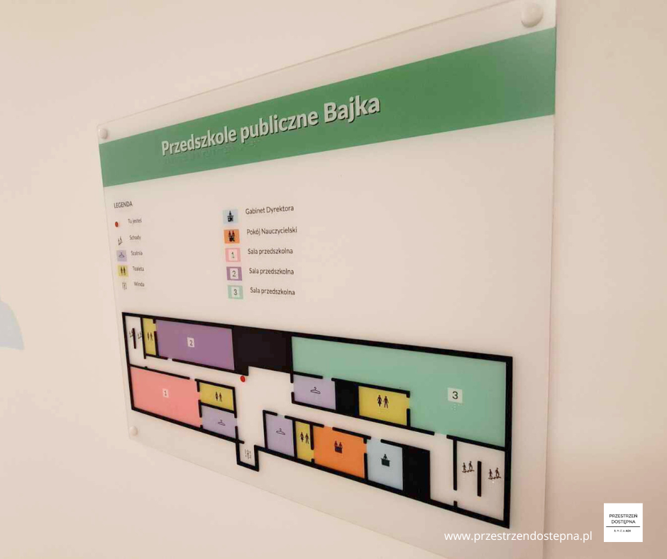 Tablica z mapą przedszkola i oznaczeniami pomieszczeń