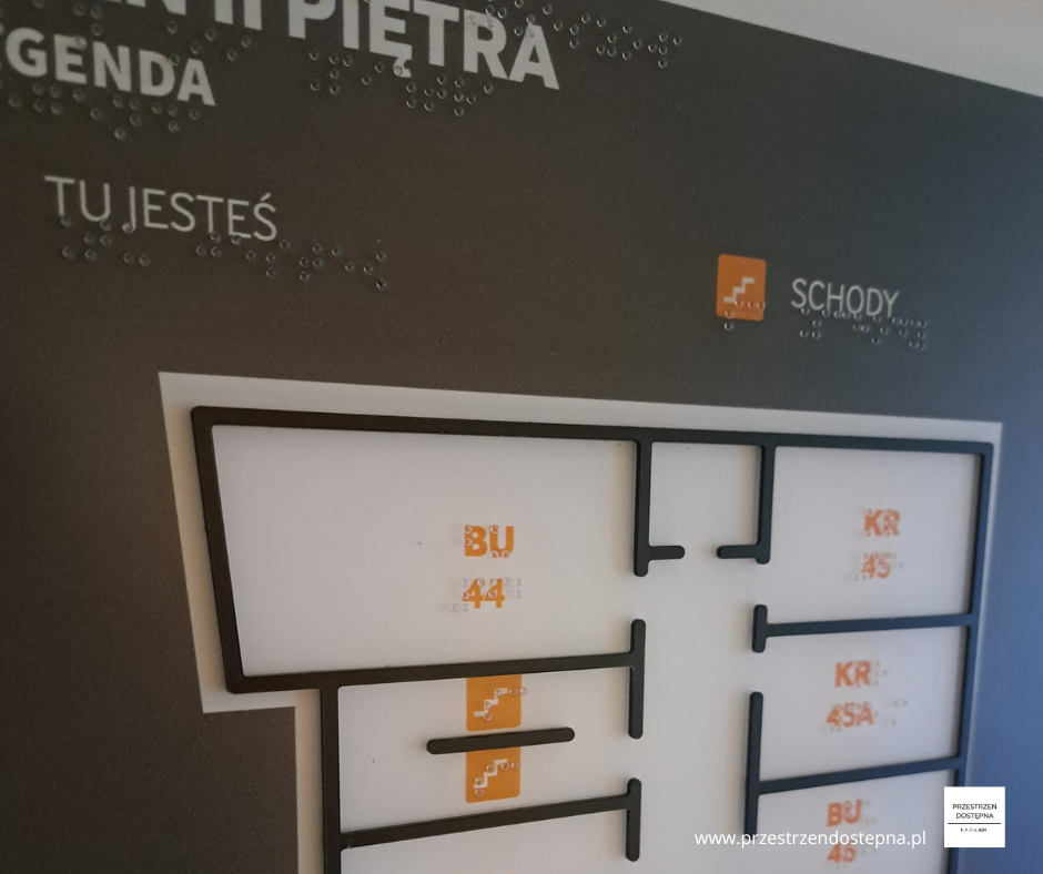 Dotykowy plan piętra z oznaczeniem schodów i pomieszczeń.